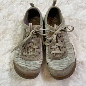 KEEN Women’s Size 7.5 Hush Knit CNX Contour Arch Shoes in Taupe Sneakers Comfort
